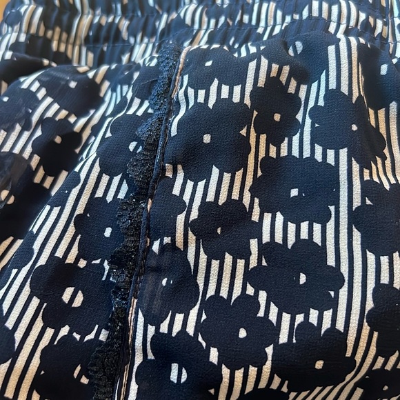 Sans Souci Print Shorts - Picture 7 of 7